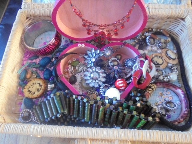 Partij kettingen/oorbellen/armbanden en sieradenkistje, Ophalen of Verzenden, Zo goed als nieuw, Overige kleuren, Overige materialen