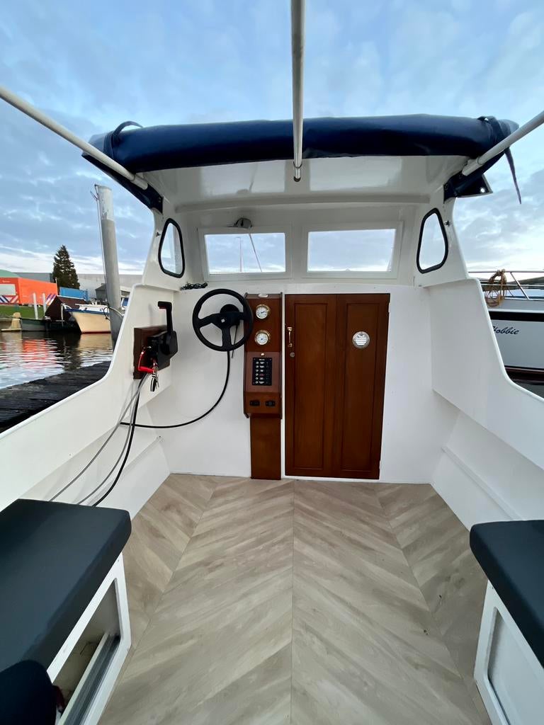 Kajuitboot met Suzuki 15 pk viertakt + trailer | vaarklaar, Watersport en Boten, Motorboten en Motorjachten, Ophalen, Staal, Zo goed als nieuw