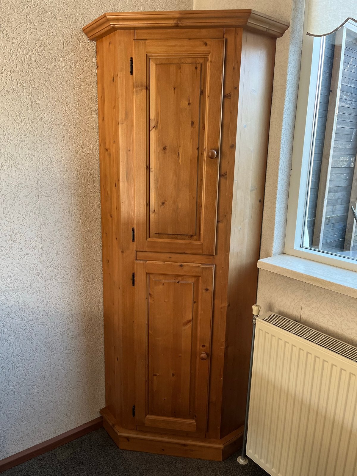 Houten hoekkast met planken, Ophalen, Gebruikt