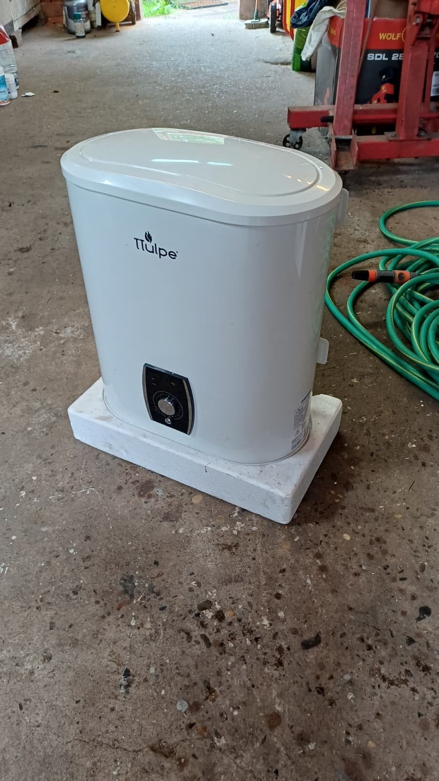 TTulpe 30 liter elektrische boiler 2000W - Smal model, Doe-het-zelf en Verbouw, Geisers en Boilers, Ophalen, 20 tot 100 liter