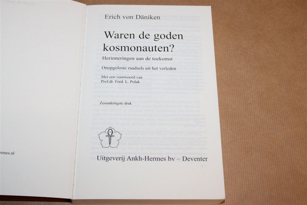 Waren de Goden Kosmonauten? — Von Däniken, 2010, Ophalen of Verzenden, Gelezen, Overige onderwerpen, Achtergrond en Informatie