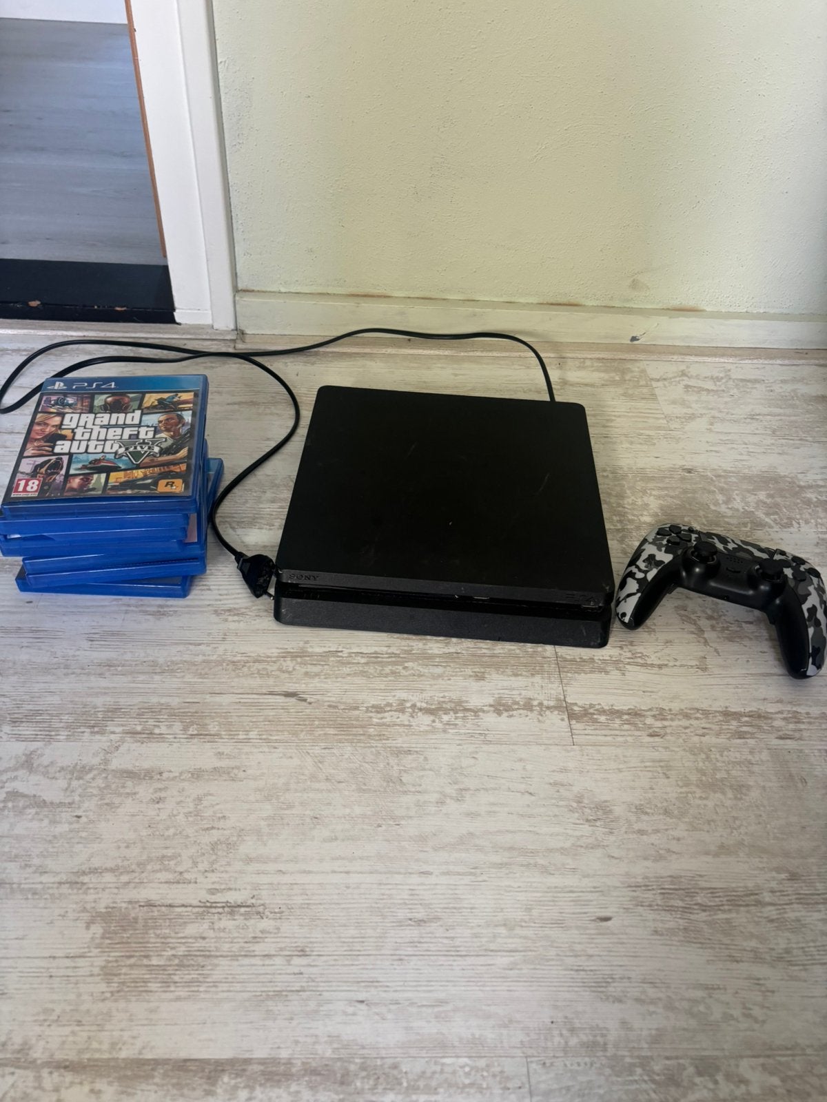 Ps4 slim 500g met 1 battletron controler en games, Ophalen of Verzenden, Zo goed als nieuw, Met 1 controller, Slim