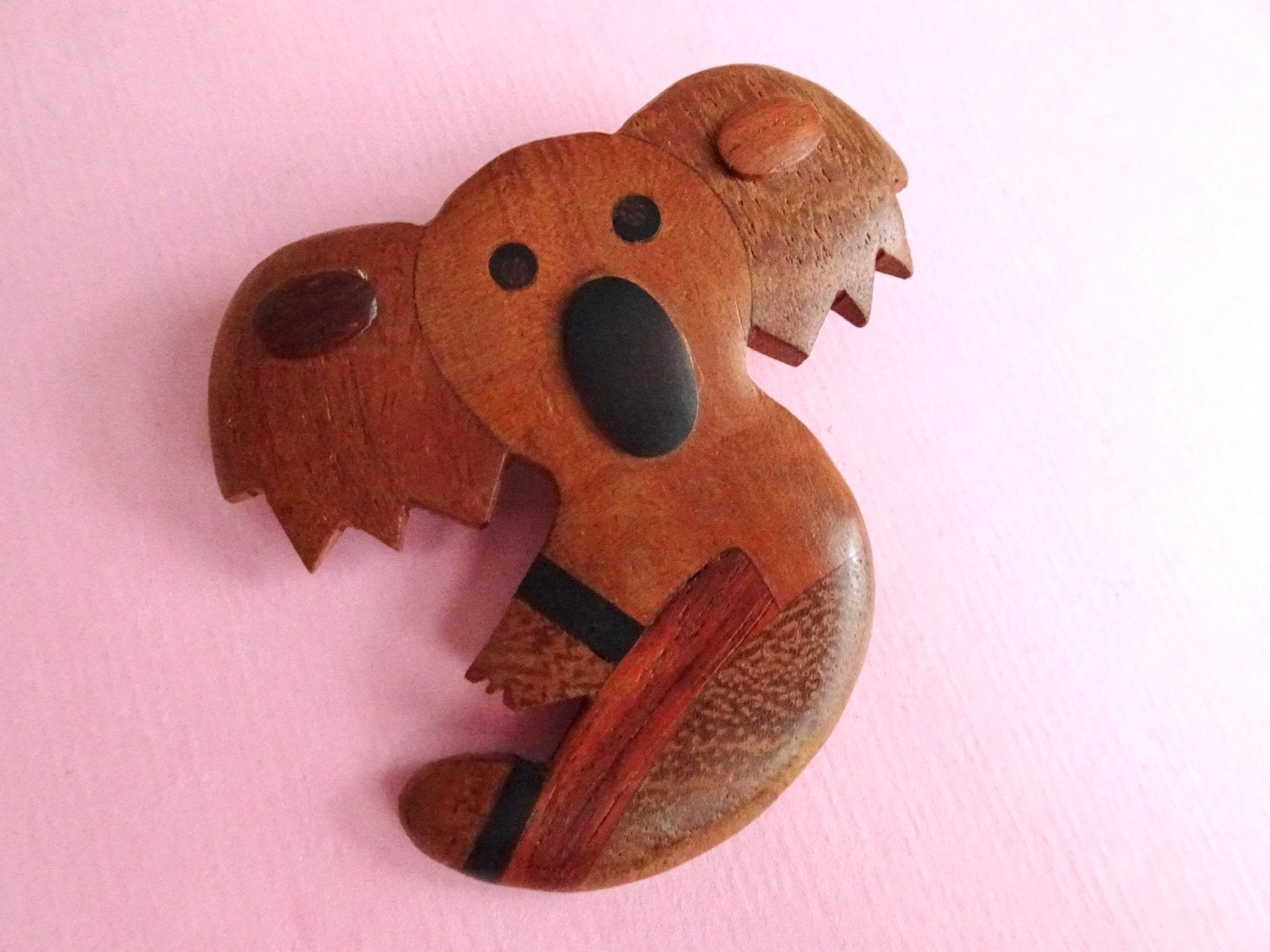 jwg Vintage 60s 70s koala broche hout bruin retro design, Verzenden, Overige materialen, Broche