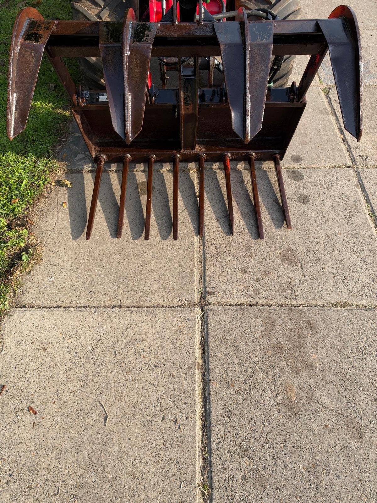 Hydraulische Whites mestklem /  takkenklem voor aan shovel, Ophalen