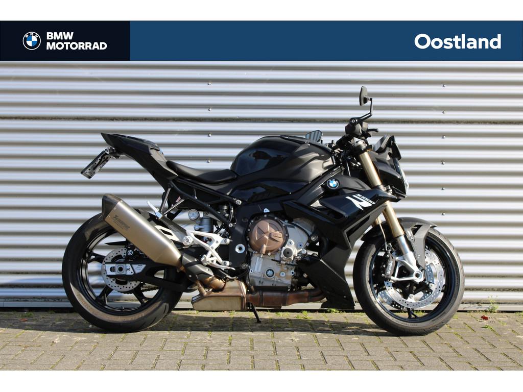 BMW S 1000 R | Akrapovic | Carbon | Nieuwstaat (bj 2023), Verkoop.motorrad@oostland-enschede.nl, Handvatverwarming, Spaansland 10
7543BG  ENSCHEDE, NL