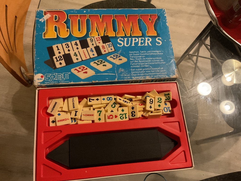 Rummy super S, Drie of vier spelers, Ophalen of Verzenden, Zo goed als nieuw, Reisspel