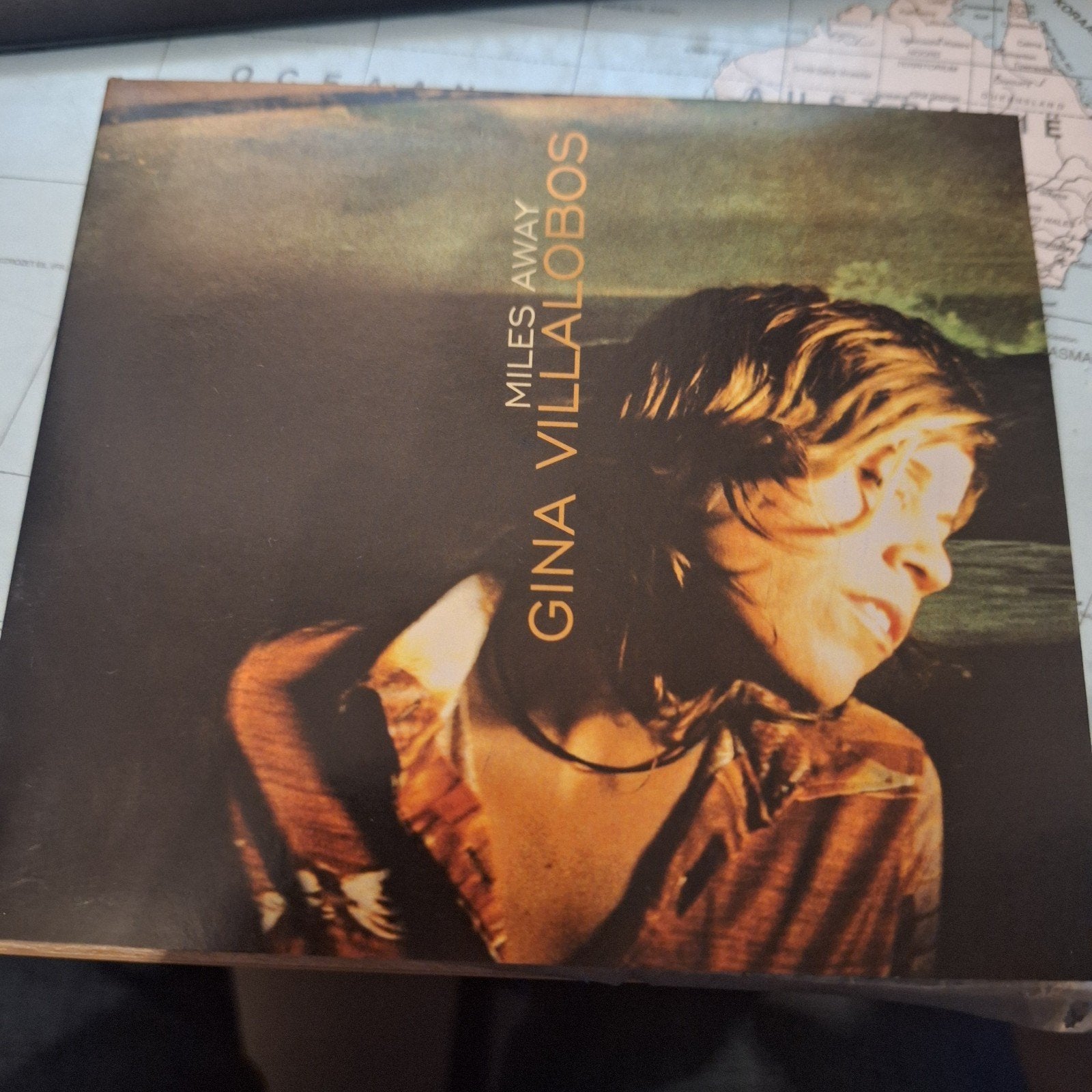 Gina Villalobos - Miles Away CD (2006), Inclusief boekje, Gebruikt, Ophalen of Verzenden, Singer-songwriter