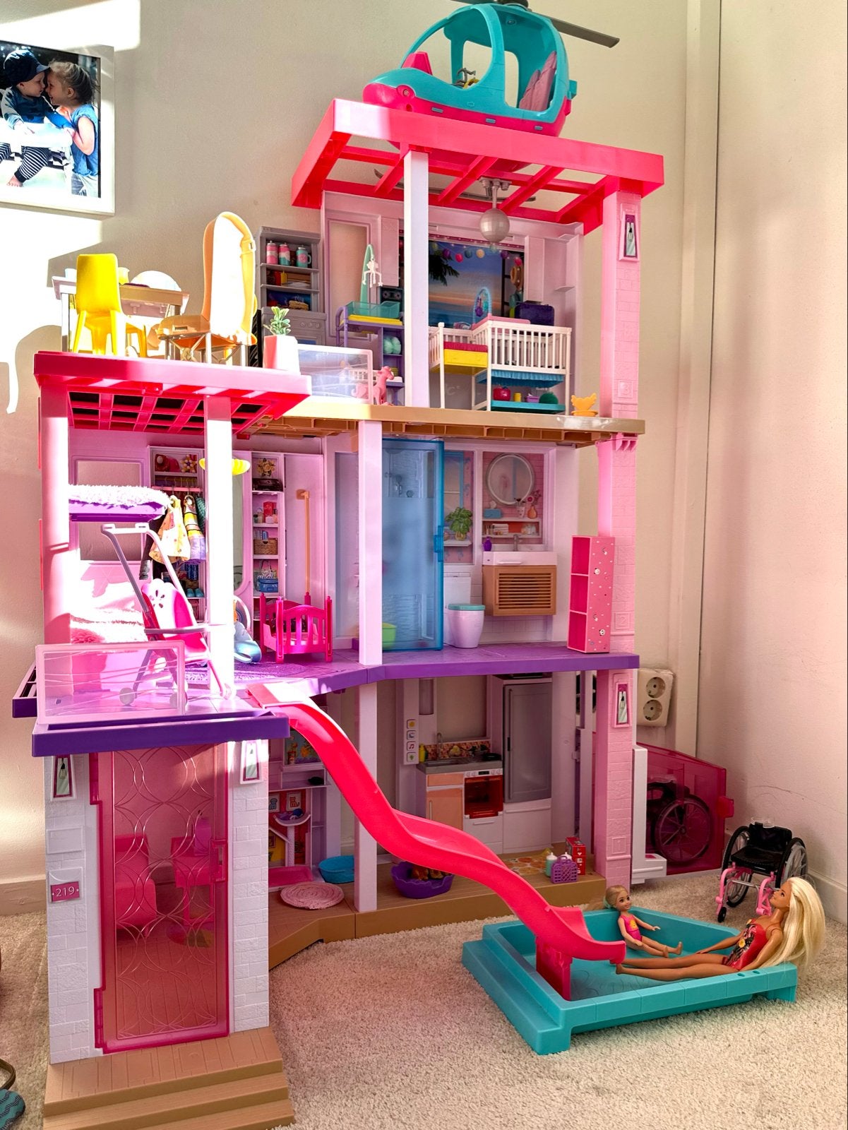 Barbie dreamhouse xl met vele extra’s, Ophalen, Zo goed als nieuw, Poppenhuis