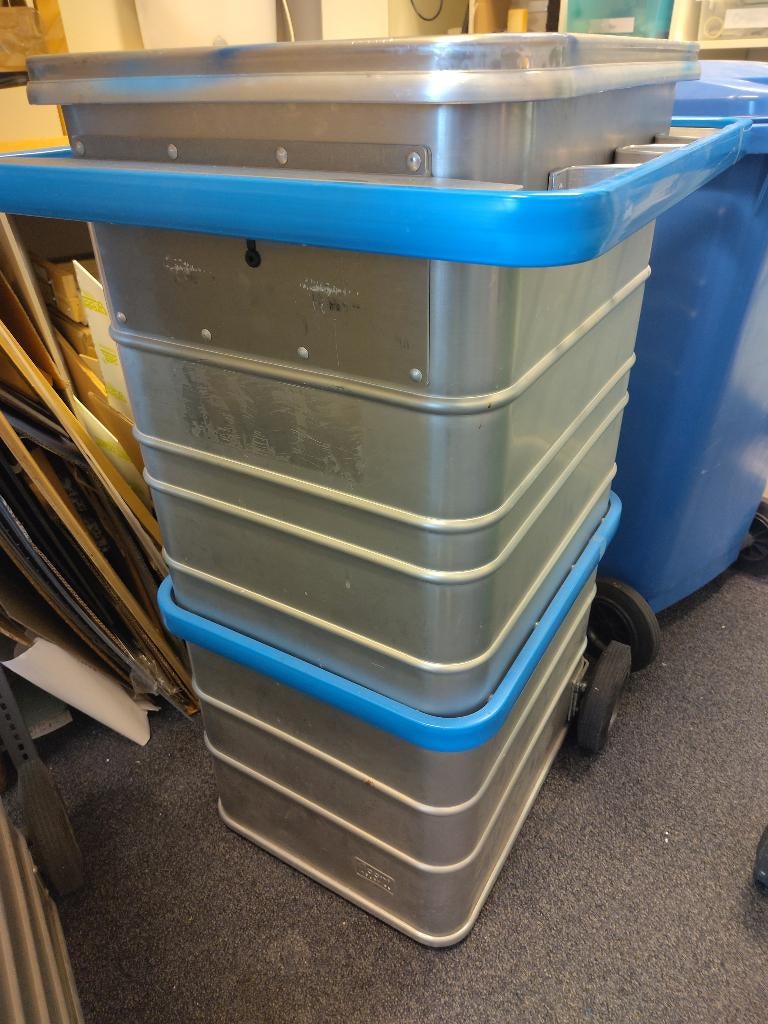 Stalen oud papier container, Ophalen, Gebruikt
