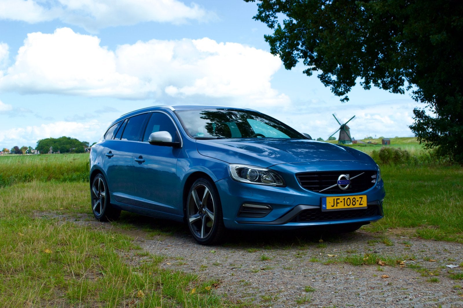 Volvo V60 T3 R-Design 2016 | Power Blue | Nordic+ & Business, Auto's, Volvo, 1498 cc, 4 cilinders, Blauw, 152 pk