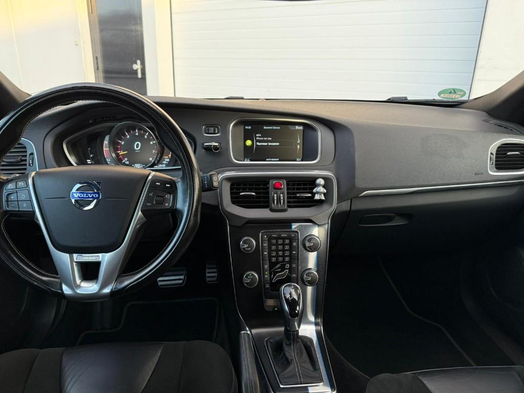Volvo V40 1.6 T4 | 210 PK | Distributie Vervangen | Automaat, 1596 cc, Zwart, 4 cilinders, 700 kg