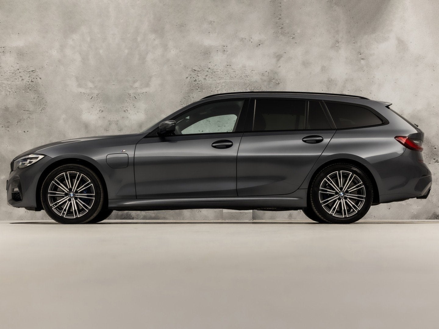 BMW 3 Serie 330e M Sport High Executive 292Pk Automaat (PANO, Auto's, Achterwielaandrijving, Gebruikt, 4 cilinders, Plug-in hybride