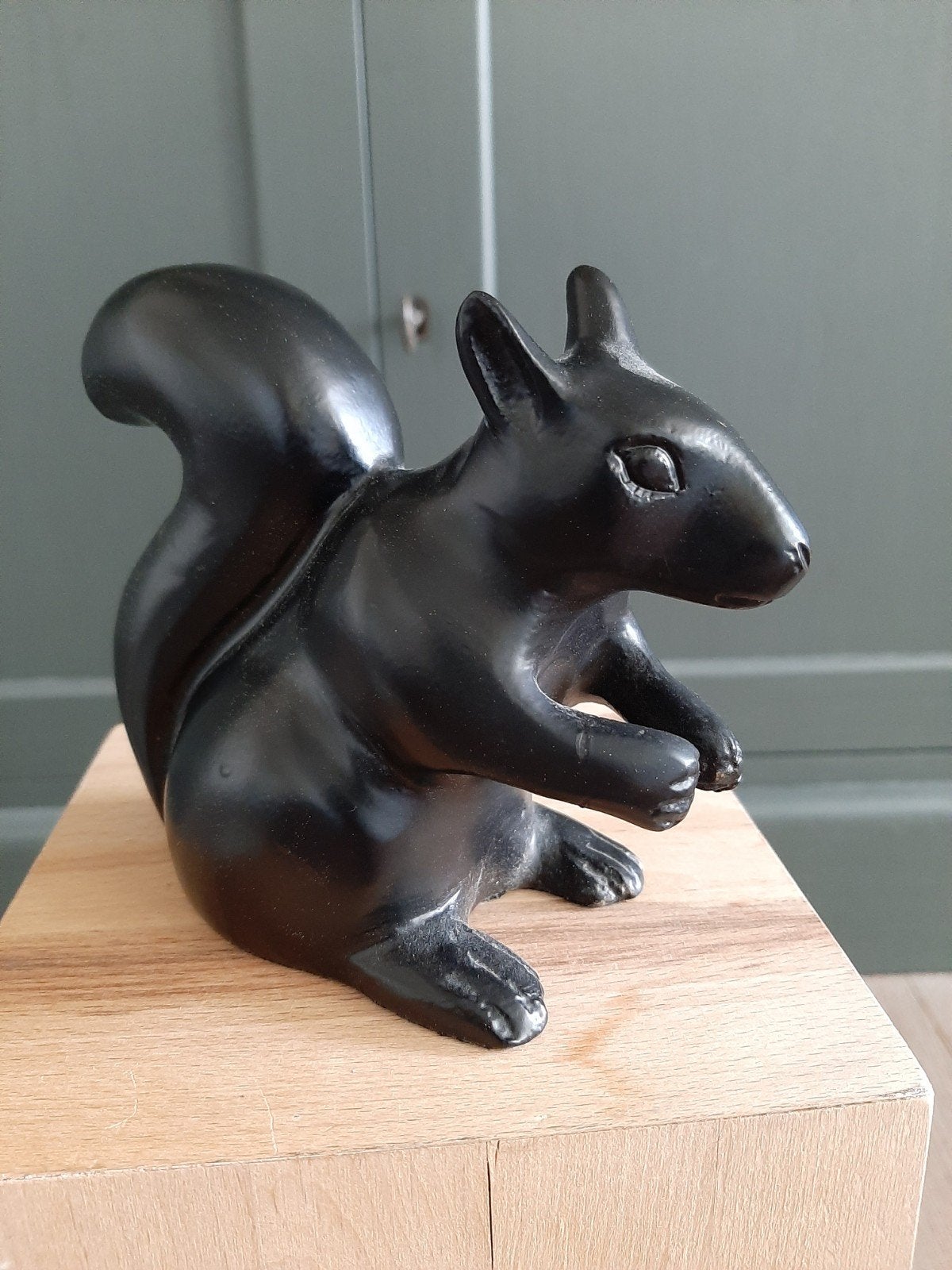 zwart eekhoorn beeldje/ home delight, Ophalen of Verzenden, Zo goed als nieuw, Dier