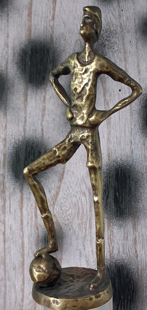 Voetballer. Bronzen sculptuur. Geabstraheerd.  21 cm., Ophalen, Zo goed als nieuw, Mens