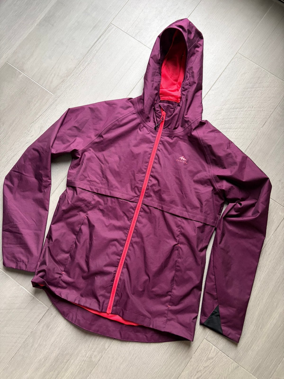 Quechua regenjas meisje 14-15 jaar, Caravans en Kamperen, Regenkleding, Verzenden, Zo goed als nieuw, Regenjas, Kinderen