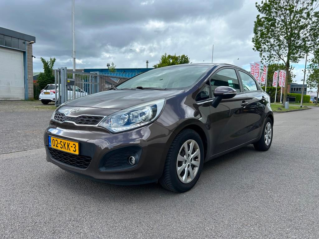 Kia Rio 1.2 CVVT Super Pack Verbruikt olie, Euro 5, Zwart, 4 cilinders, Bruin