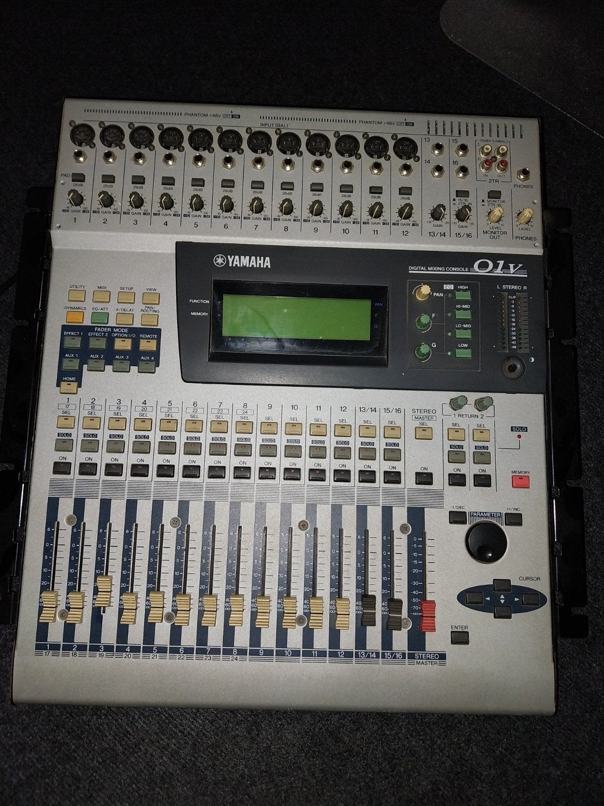 Yamaha 01V, Ophalen, Gebruikt, 10 tot 20 kanalen, Microfooningang
