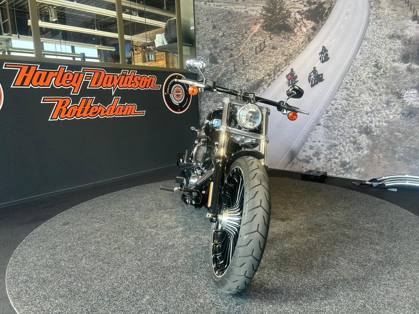 Harley-Davidson FXSB 103 BREAKOUT (bj 2017), Motoren, Motoren | Harley-Davidson, Laan van Vredenoord 33
2289 DA  RIJSWIJK, NL