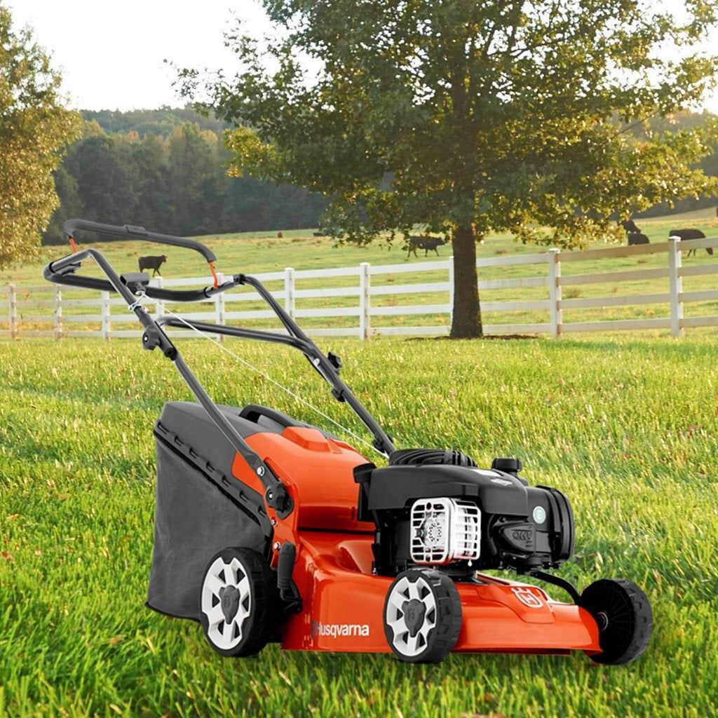 Husqvarna Benzine Motorgrasmaaier Benzine Maaier. Nieuw!, Ophalen of Verzenden, Nieuw, 50 cm of meer