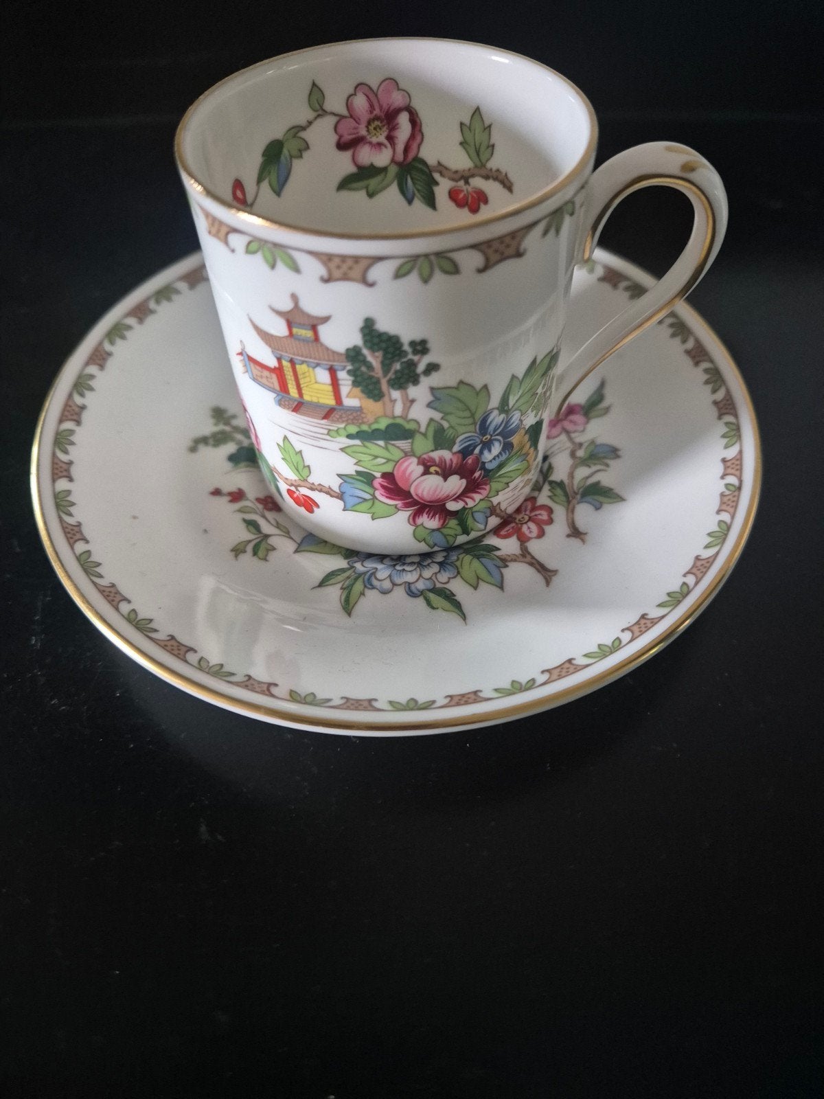 Pagoda crown fine bone china porselein, Verzamelen, Porselein, Kristal en Bestek, Ophalen of Verzenden, Zo goed als nieuw, Porselein