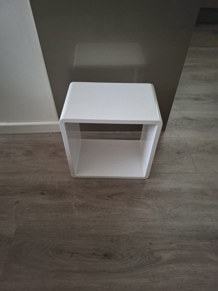 Mooi strak bijzettafeltje wit hoogglans, Ophalen, Minder dan 45 cm, Gebruikt, Rond