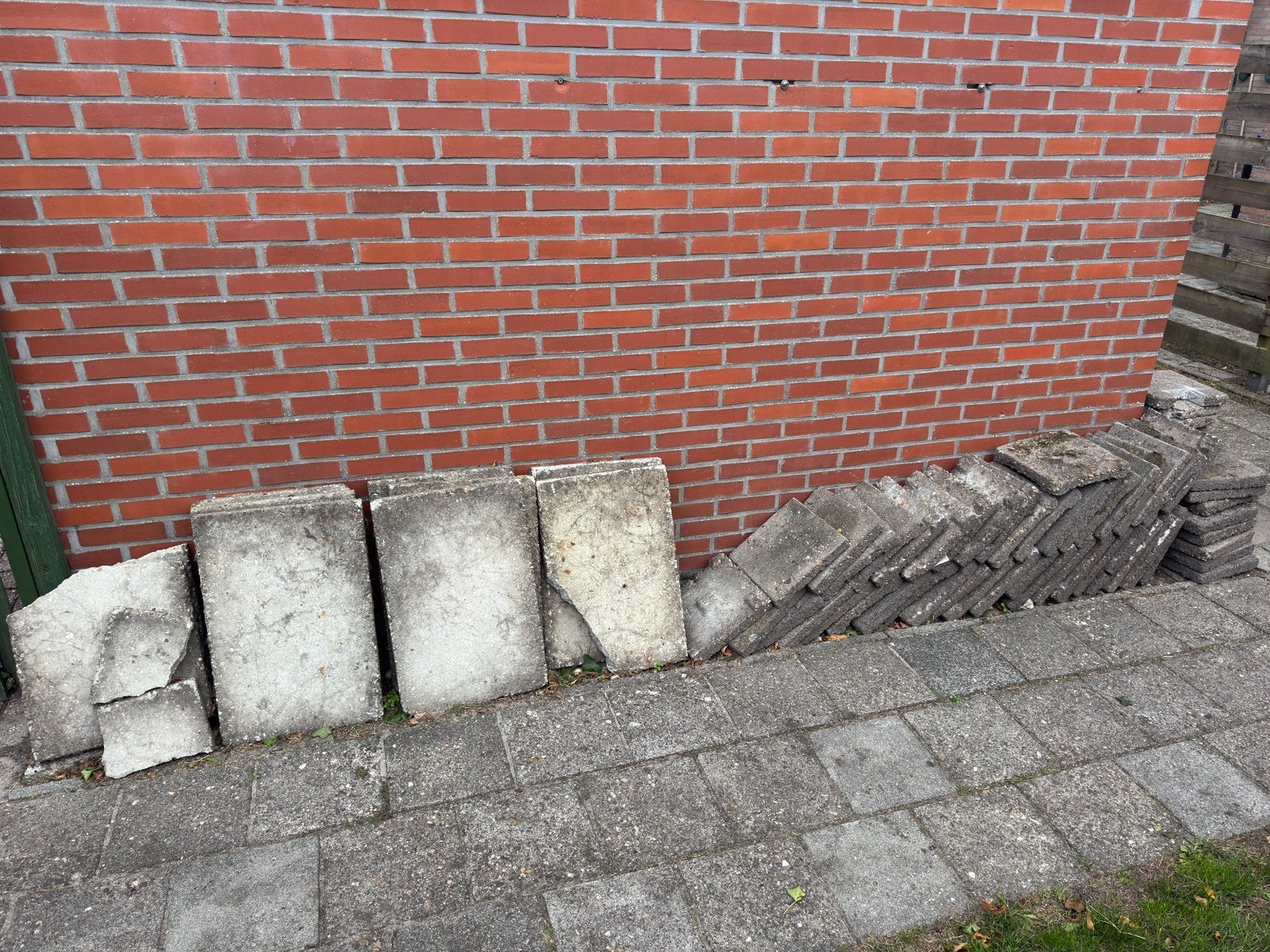Gratis Tegels met paar grindtegels, Tuin en Terras, Tegels en Klinkers, Ophalen, Gebruikt, Beton, Terrastegels