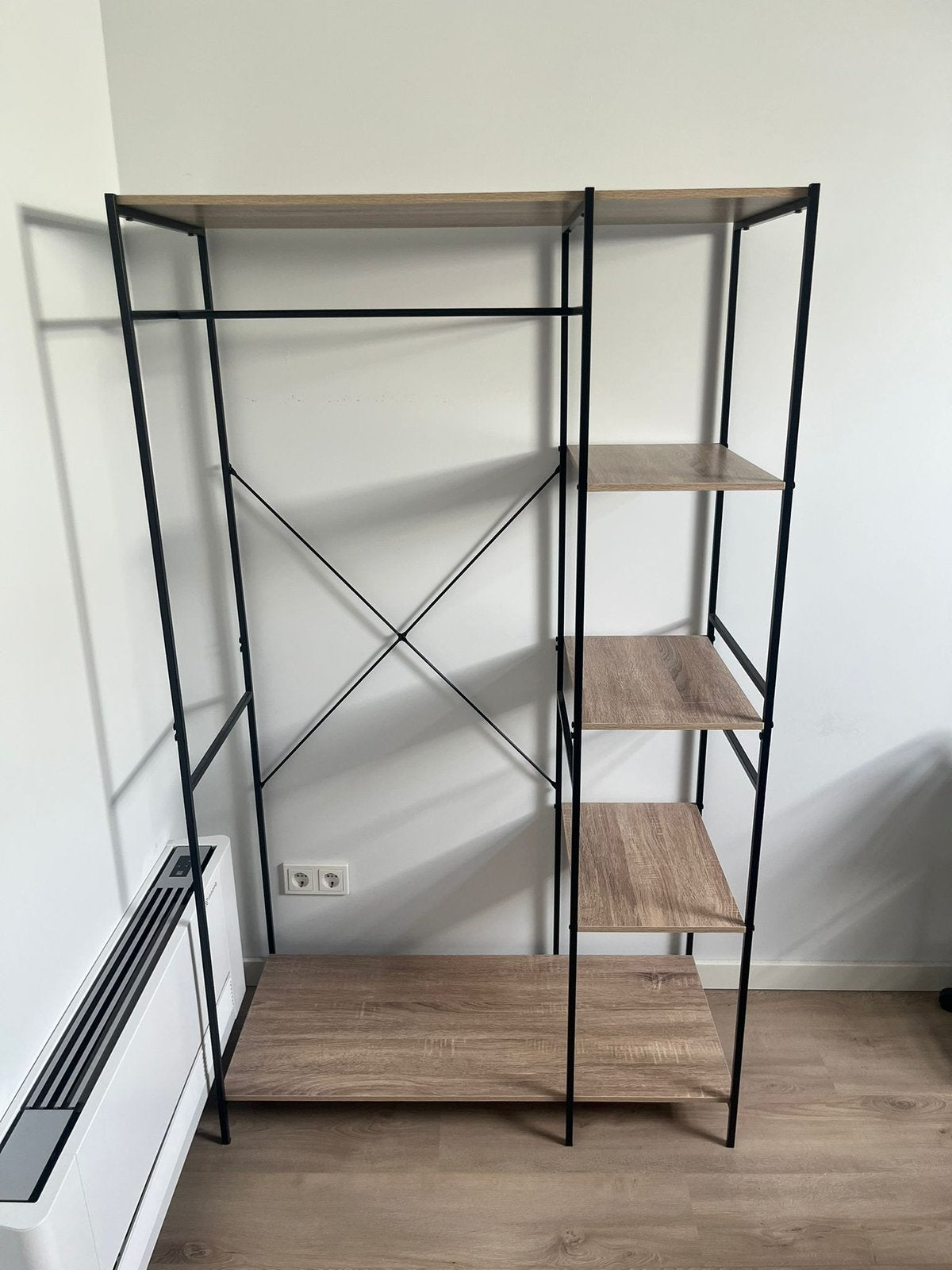 Kledingrek Xenos met planken - zwart/hout, Met plank(en), 100 tot 150 cm, Zo goed als nieuw, 150 tot 200 cm