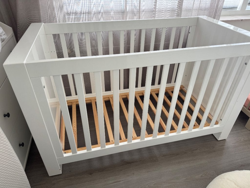 Kidsmill Alaska ledikant, commode en plankje incl. matras, Ophalen, Gebruikt, Ledikant