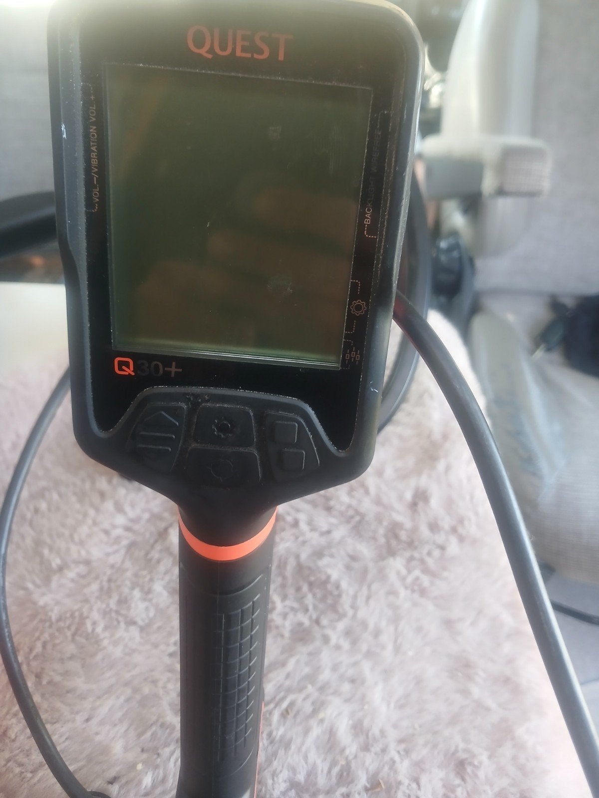 Quest Q30+ Metaaldetector met Pinpointer, Hobby en Vrije tijd, Discriminatie metaaldetectie, Meer dan 30 cm, Zo goed als nieuw
