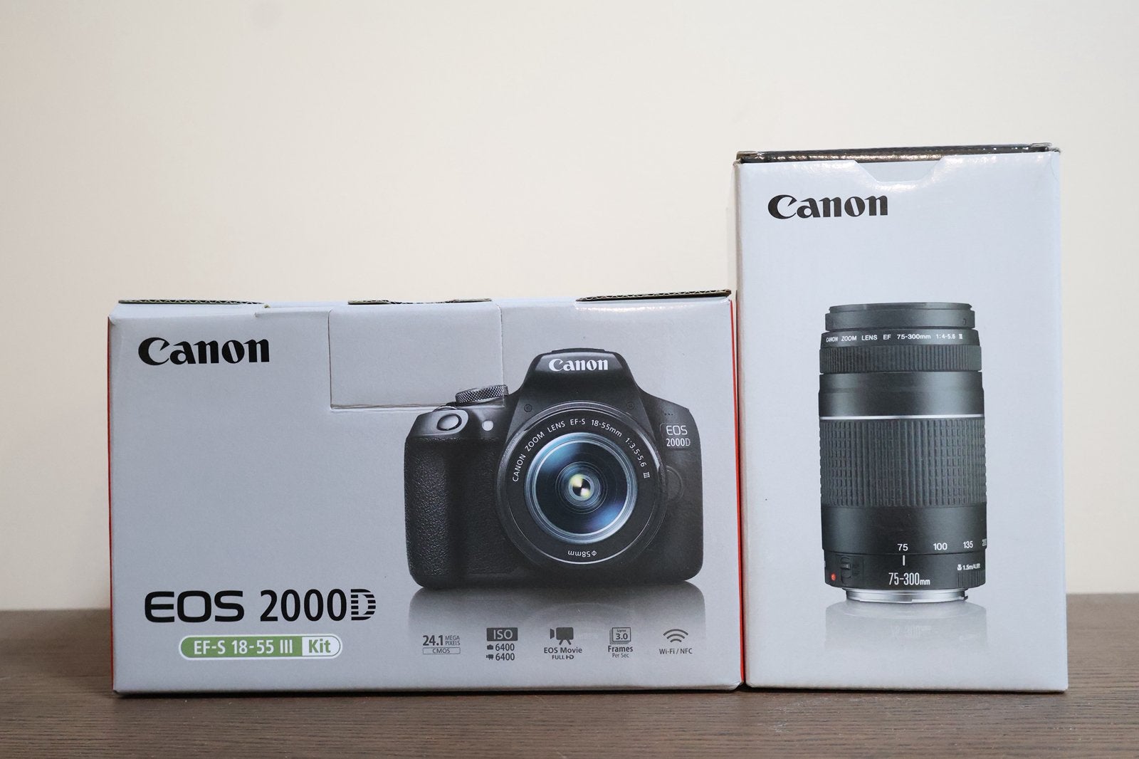 Canon EOS2000D conpleet 2x Lens, Ophalen of Verzenden, Zo goed als nieuw, Canon, Geen optische zoom