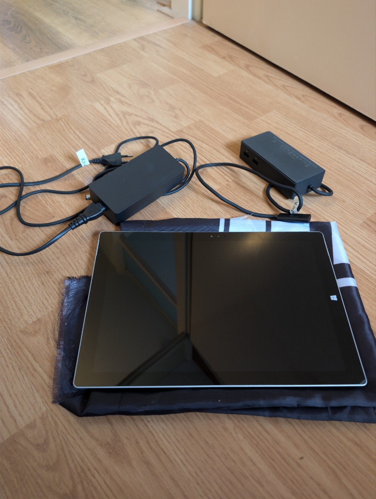 Microsoft Surface 8 Pro 256 GB met docking station en lader, Computers en Software, Windows Tablets, 10 inch, Surface Pro, Ophalen of Verzenden