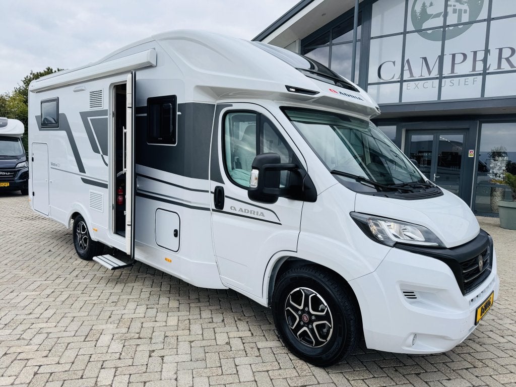 Foto 4 van Adria Matrix Plus 670 DL Automaat Lithium Airco Omvormer