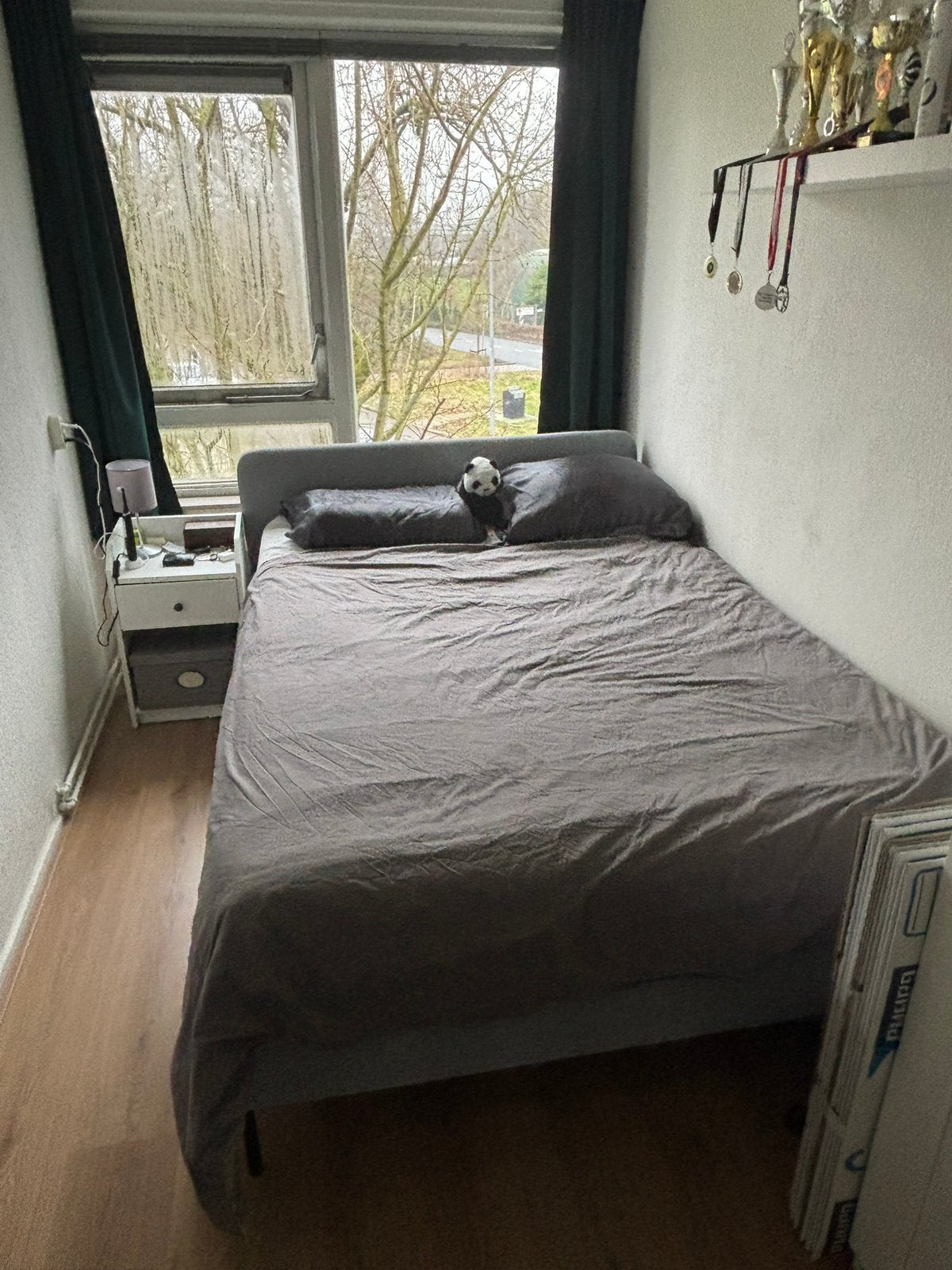 IKEA slaapkamer: Bed 140x200 + matras + topper + nachtkastje, Ophalen, Tweepersoons, 140 cm, Zo goed als nieuw