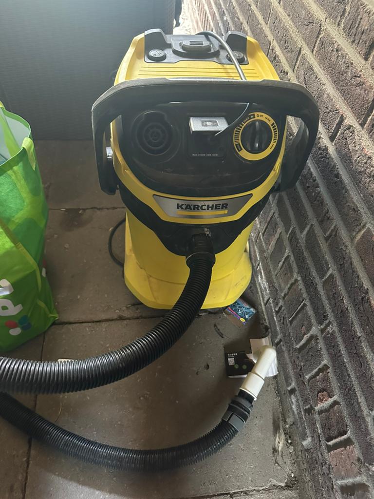 KARCHER water stofzuiger, Doe-het-zelf en Verbouw, Reinigingsmachines, Ophalen, Zo goed als nieuw, Waterstofzuiger