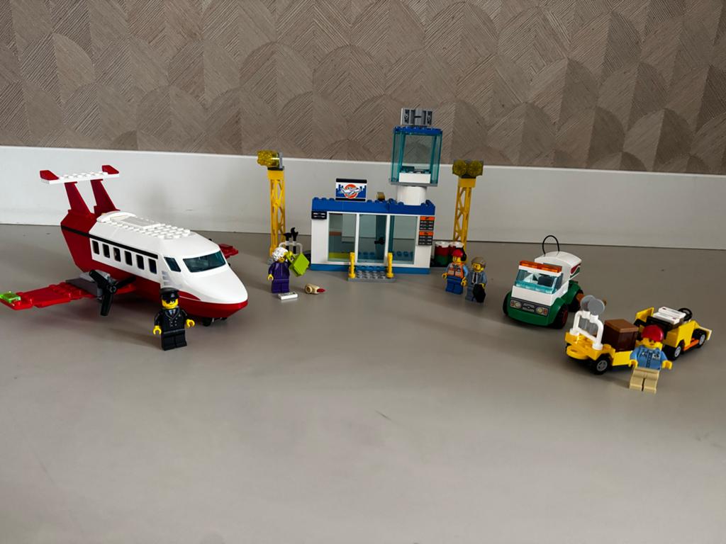 Lego City Centrale Luchthaven 60261 - Zgan, City, Lego, Ophalen of Verzenden, Zo goed als nieuw