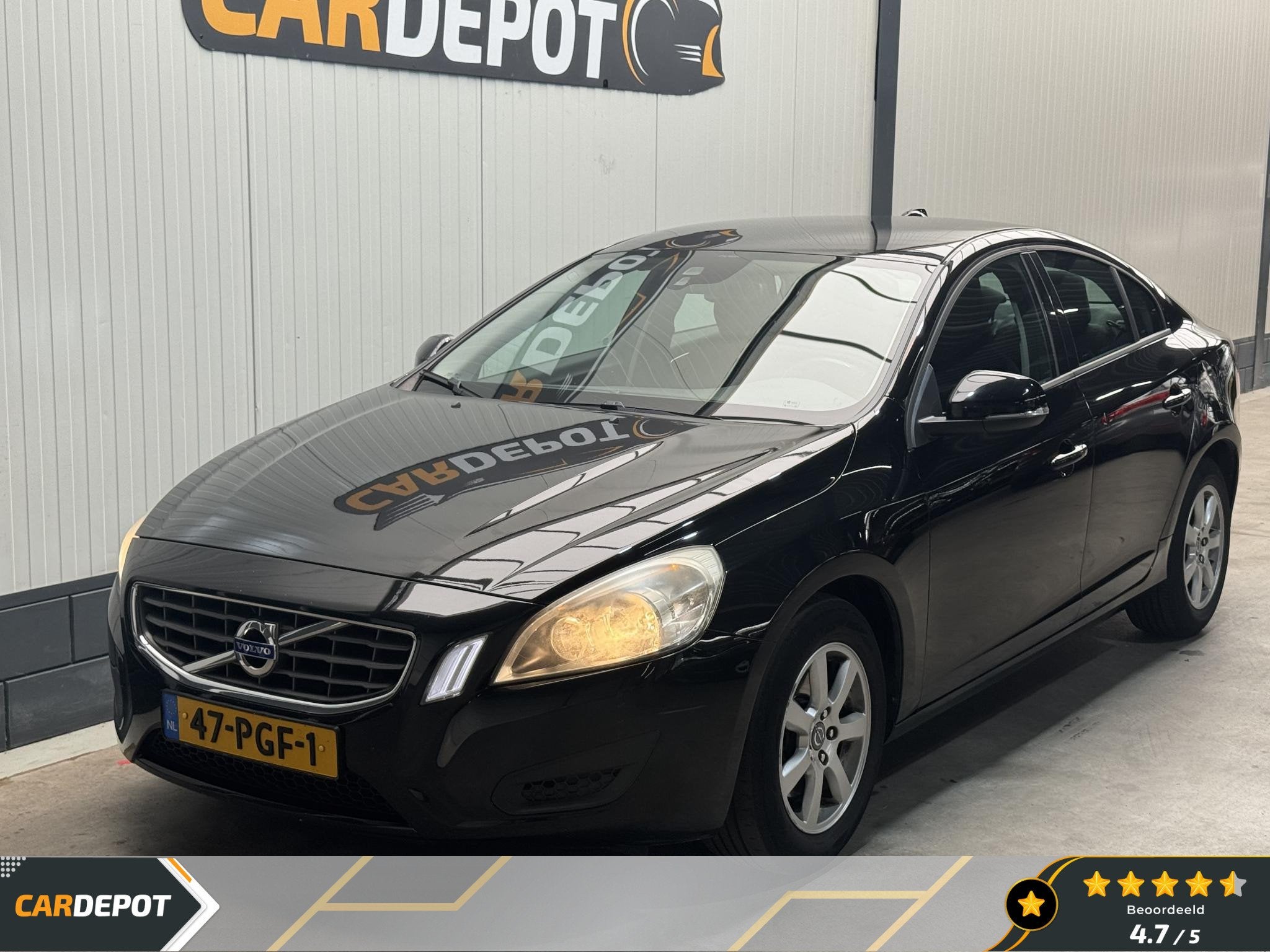 Volvo S60 1.6 T4 Kinetic Super Netjes Vol jaar APK Automaat, Auto's, Volvo, Voorwielaandrijving, Gebruikt, Zwart, 4 cilinders