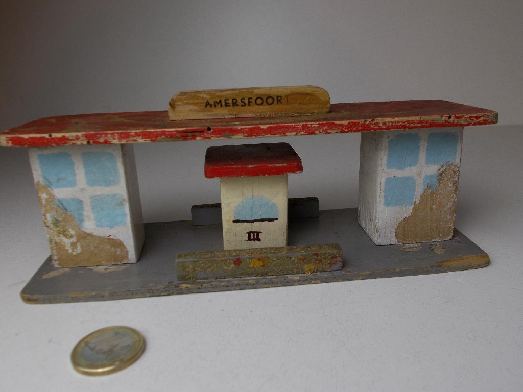 Vintage 2 x BENZINEPOMP (Hout/Plastic) 1 x AMERSFOORT!, Hobby en Vrije tijd, Modelauto's | 1:43, Ophalen of Verzenden, Gebruikt