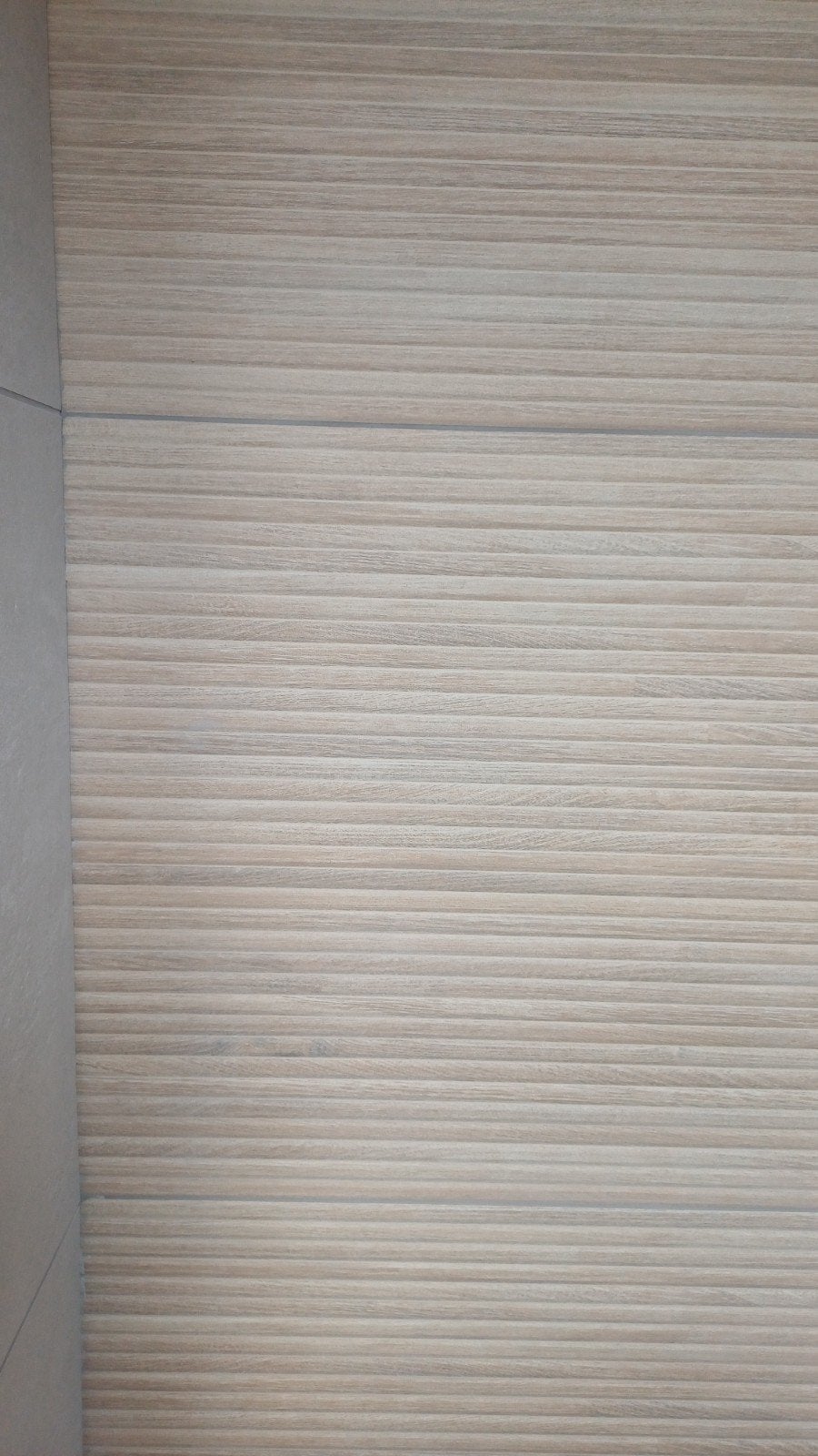 Moderne geribbelde houtlook wandtegels., Ophalen, 60 cm of meer, 40 tot 60 cm, Nieuw