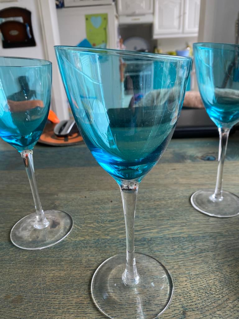 5 Turquoise wijnglazen met hoge voet, Huis en Inrichting, Ophalen, Glas of Glazen, Nieuw, Glas