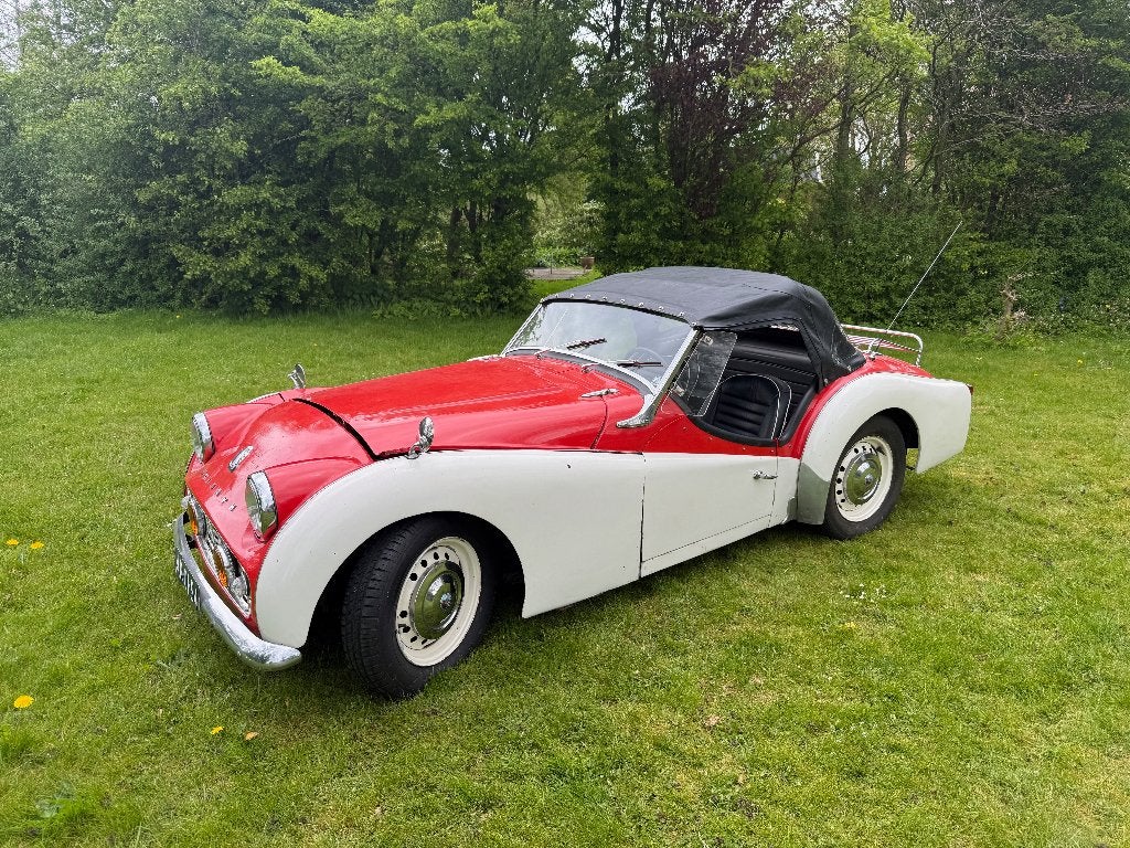 Triumph TR3 2.0 1962 Rood Wit, Auto's, Triumph, Particulier, TR3, Benzine, Cabriolet, Handgeschakeld, Geïmporteerd, Wit