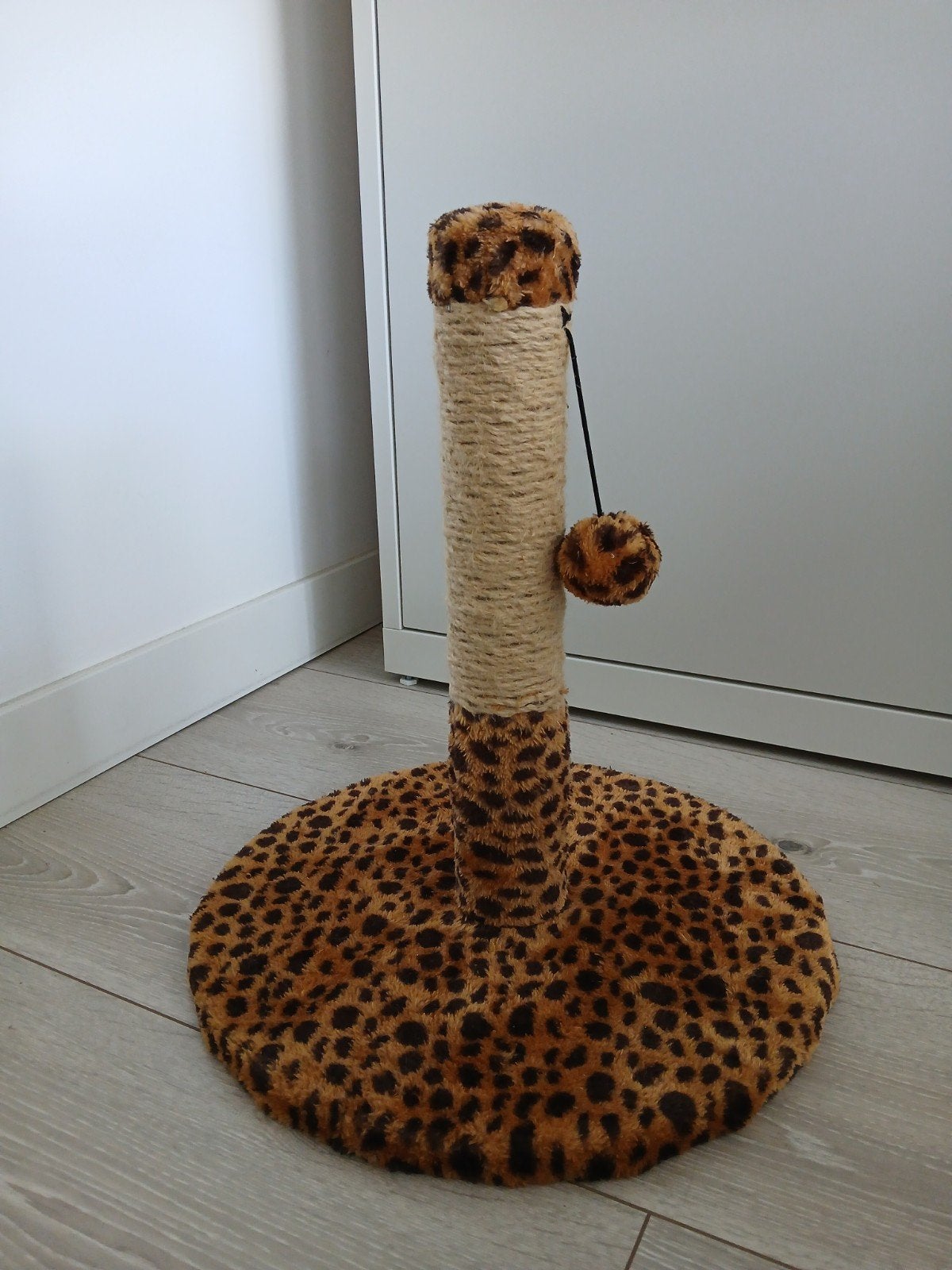 Krabpaal met luipaardprint 40cm hoog, Ophalen of Verzenden, Gebruikt, Krabpaal