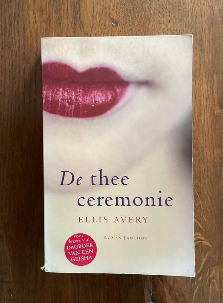 Boek De Theeceremonie - Ellis Avery, Ophalen of Verzenden, Gelezen