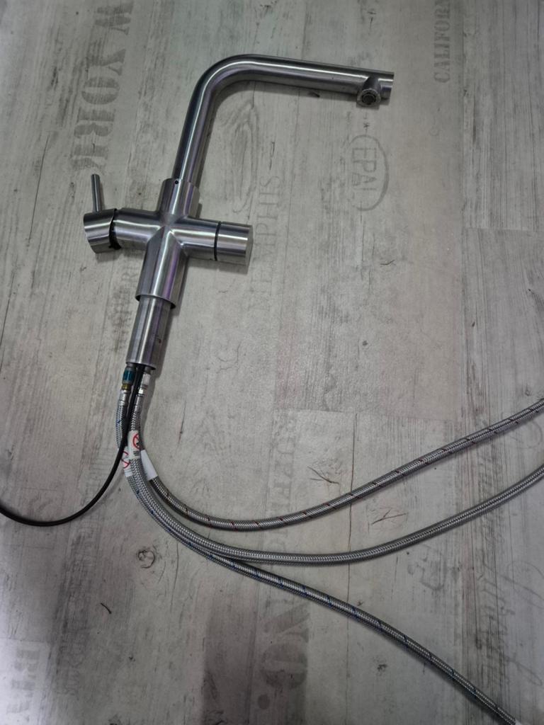 Floww kokendwaterkraan met boiler en accessoires, Ophalen, Gebruikt, Rvs, Kraan