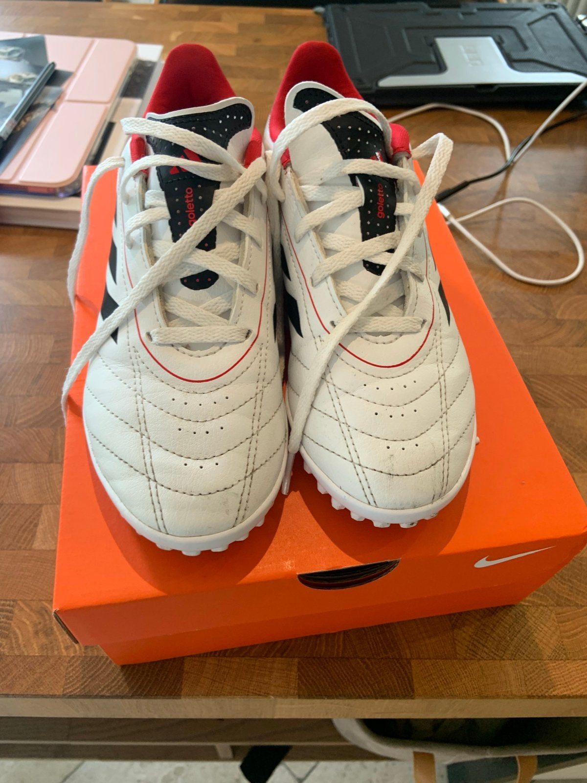 Kunstgras/hockeyschoenen maat 35 - Zo goed als nieuw, Maat XS of kleiner, Ophalen of Verzenden, Zo goed als nieuw, Schoenen