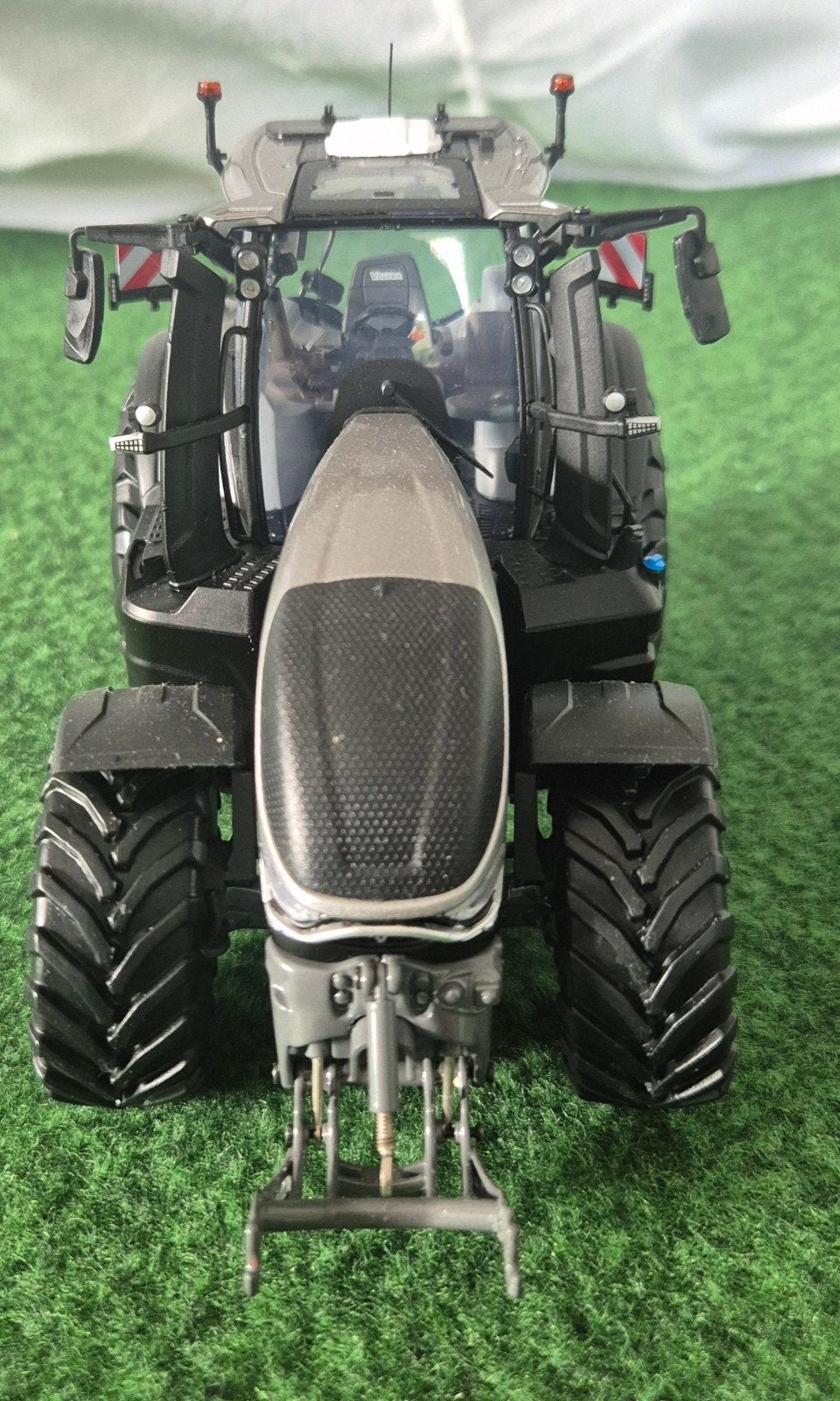 Valtra S305 metallic grijs, Ophalen, Zo goed als nieuw, Tractor of Landbouw, Overige merken