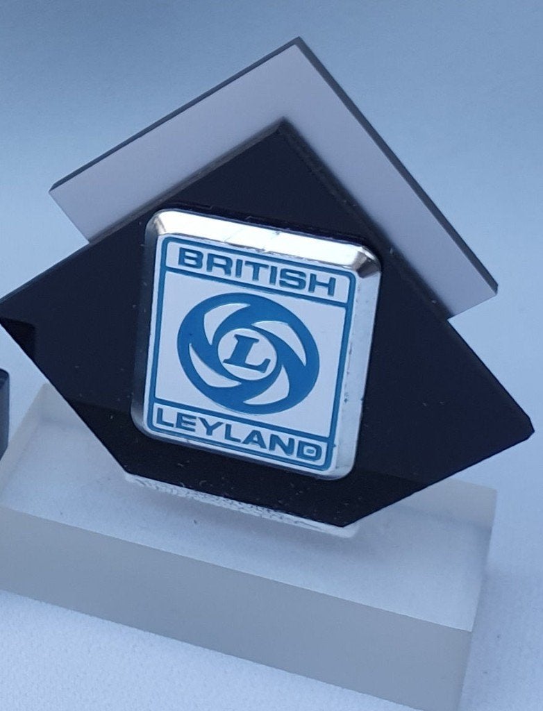 Auto embleem op standaard. British Leyland, Verzenden, Zo goed als nieuw, Auto's