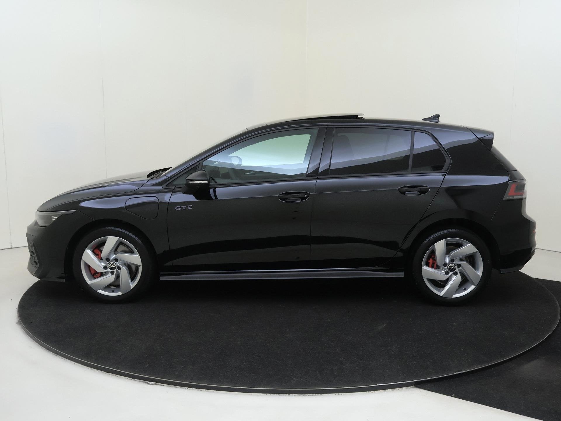 Volkswagen Golf 1.5 eHybrid GTE | SoH 97% | Panoramadak | He, 12 maanden, Stof, 4 cilinders, 1700 kg
