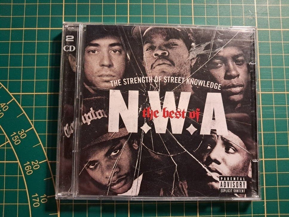N.W.A. - The Best Of N.W.A. (CD + DVD), Cd's en Dvd's, Verzenden, Gebruikt, Verzamelalbum, Bonusmateriaal
