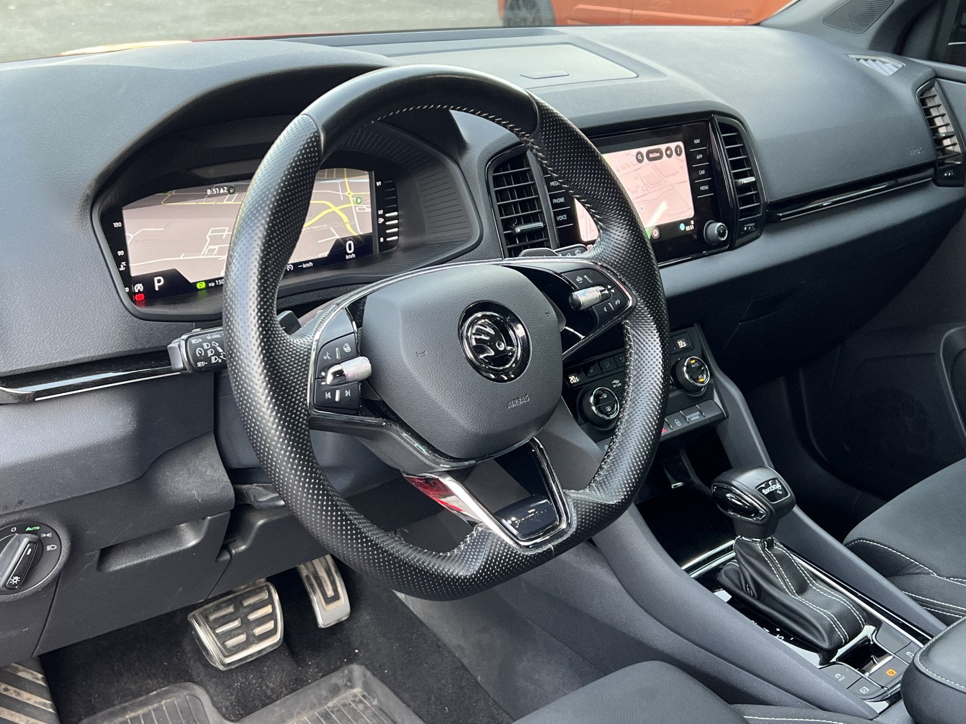 Skoda Karoq 1.5 TSI ACT Sportline Business | Stoel- en stuur, Auto's, Stof, 4 cilinders, 1317 kg, Karoq