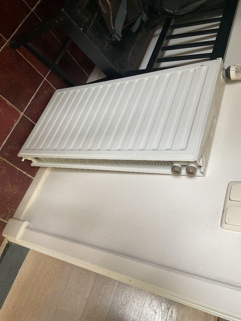 Radson type 21 radiatoren, goede staat met thermostaatkranen, 30 tot 80 cm, Radiator, Ophalen of Verzenden, Zo goed als nieuw